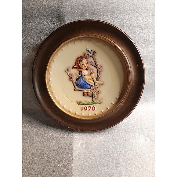 Vintage MJ Hummel 1976 annual plate - 6th edition - Picture 1 of 7